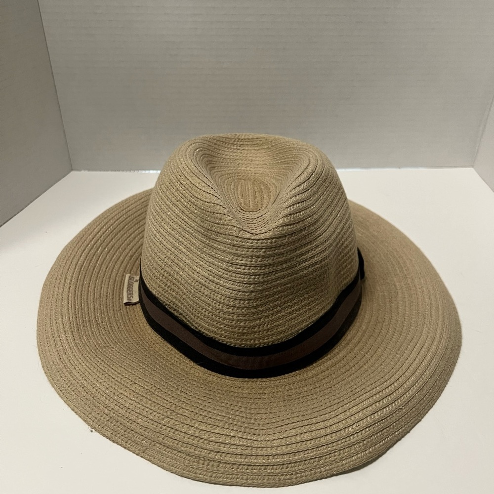 Sloggers beach hat prime quality new with out tag excellent condition.